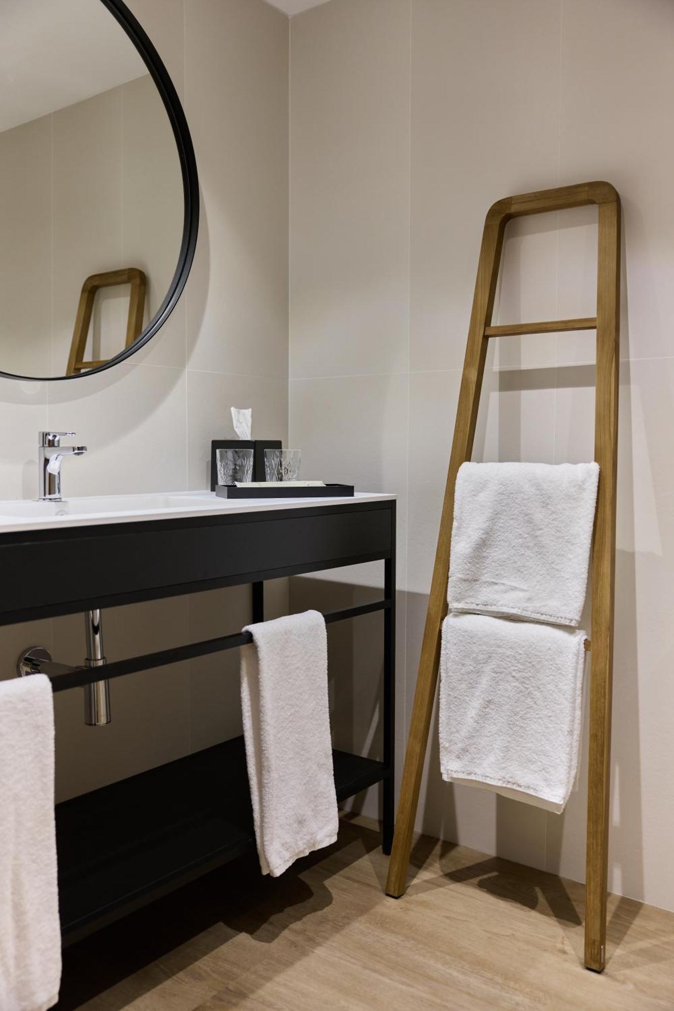 Hotel Sb Win 4 Sup Sant Feliu de Llobregat Esterno foto