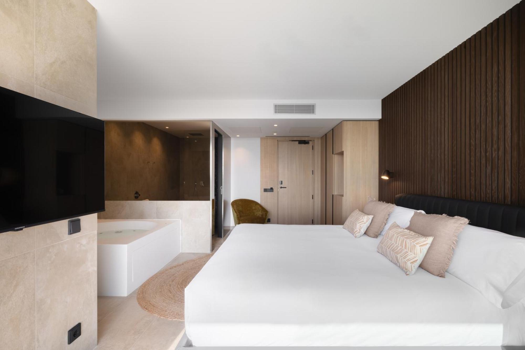 Hotel Sb Win 4 Sup Sant Feliu de Llobregat Esterno foto